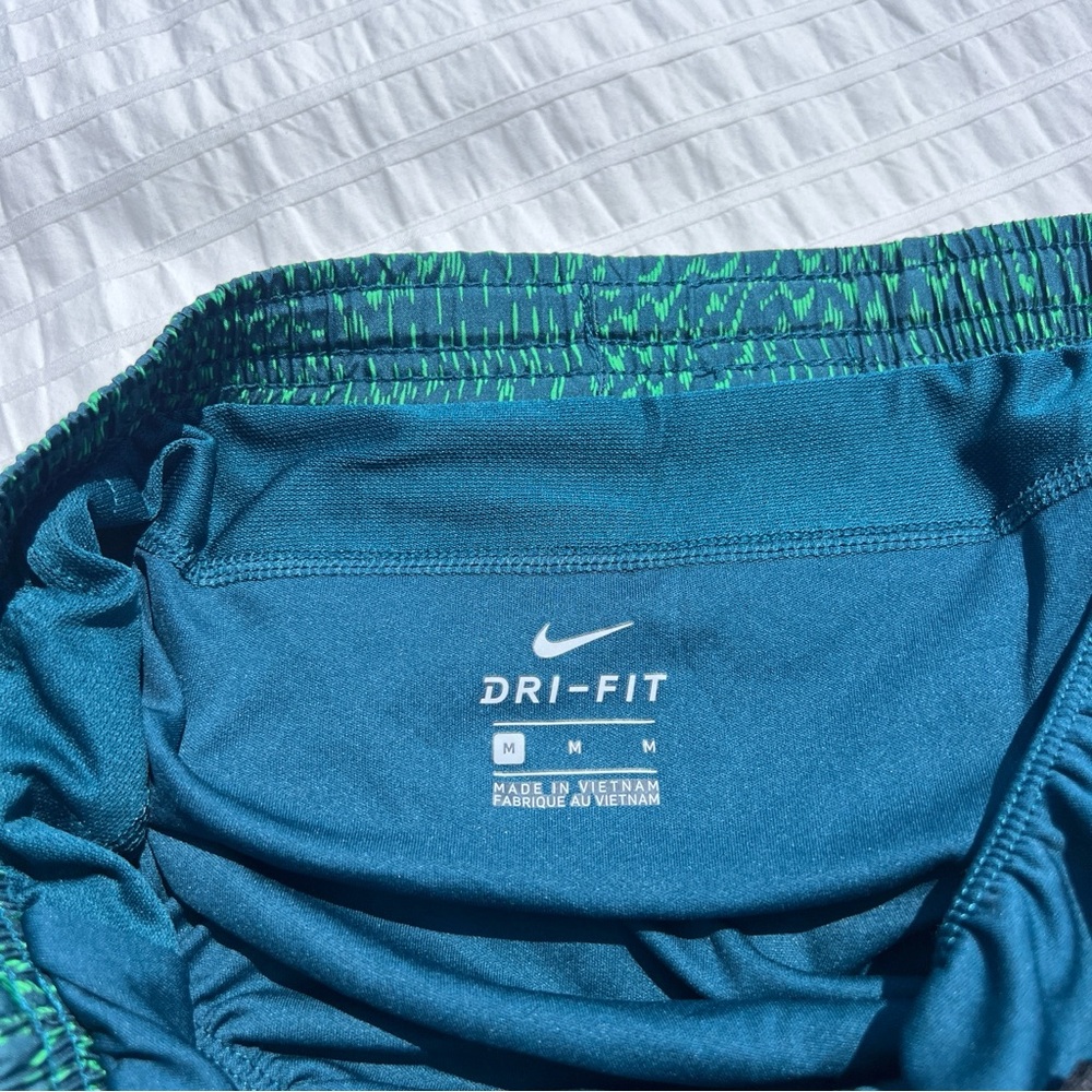 Nike Women's Dri-Fit Tempo Running Shorts in Green All Over Print, M - Picture 9 of 11